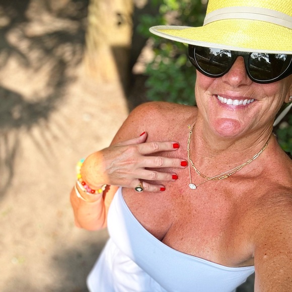 Posh Ambassador Top 10% Sharer Same Day Shipper 🥂 - Picture 2 of 8